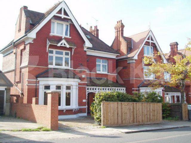 			NEW INSTRUCTION, 3 Bedroom, 1 bath, 1 reception Apartment			 Gleneldon Road, Streatham Common